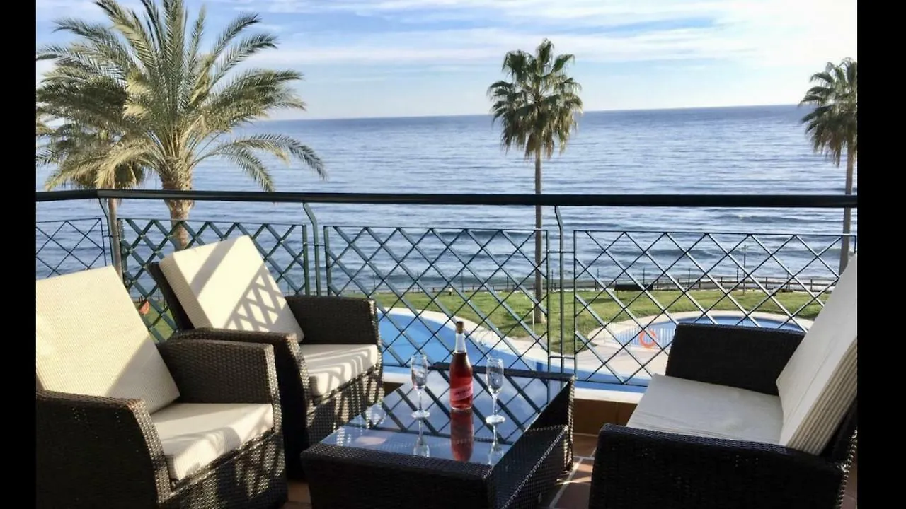 Mi Capricho A16 Beachfront Apartment Sitio de Calahonda