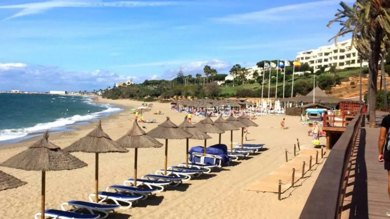 Mi Capricho A16 Beachfront Apartment Sitio de Calahonda
