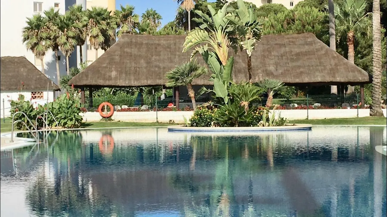 Mi Capricho A16 Beachfront Apartment Sitio de Calahonda