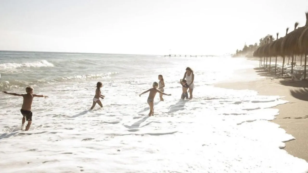 Mi Capricho A16 Beachfront Apartment Sitio de Calahonda